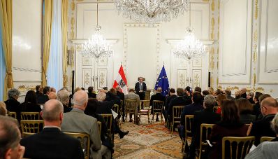 Am 10. Oktober 2019 &uuml;berreichte Bundesminister Alexander Schallenberg den Gro&szlig;en &Ouml;sterreichischen Staatspreis an Thomas Larcher.