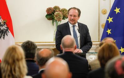 Am 10. Oktober 2019 &uuml;berreichte Bundesminister Alexander Schallenberg den Gro&szlig;en &Ouml;sterreichischen Staatspreis an Thomas Larcher.