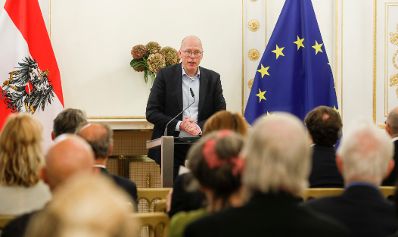 Am 10. Oktober 2019 &uuml;berreichte Bundesminister Alexander Schallenberg den Gro&szlig;en &Ouml;sterreichischen Staatspreis an Thomas Larcher. Im Bild Laudator Kees Vlaardingerbroek.
