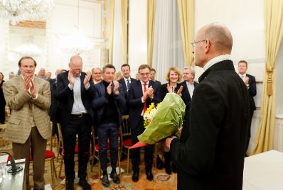 Am 10. Oktober 2019 &uuml;berreichte Bundesminister Alexander Schallenberg den Gro&szlig;en &Ouml;sterreichischen Staatspreis an Thomas Larcher.