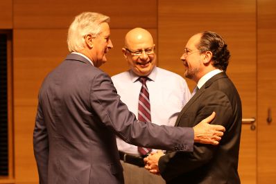 Am 15. Oktober 2019 fand der Allgemeine Rat der Europ&auml;ischen Union in Luxemburg statt. Im Bild Bundesminister Alexander Schallenberg (r.) mit dem EU-Kommissar f&uuml;r die Austrittsverhandlungen mit dem Vereinigten K&ouml;nigreich Michel Barnier (l.).