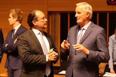 Am 15. Oktober 2019 fand der Allgemeine Rat der Europ&auml;ischen Union in Luxemburg statt. Im Bild Bundesminister Alexander Schallenberg (l.) mit dem EU-Kommissar f&uuml;r die Austrittsverhandlungen mit dem Vereinigten K&ouml;nigreich Michel Barnier (r.).
