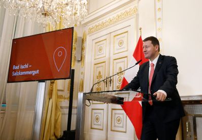 Am 12. November 2019 gab Kunst- und Kulturminister Alexander Schallenberg eine Pressekonferenz zur Bekanntgabe der Europ&auml;ischen Kulturhauptstadt 2024 in &Ouml;sterreich. Im Bild der Leiter der Vertretung der Europ&auml;ischen Kommission in &Ouml;sterreich Martin Selmayr.