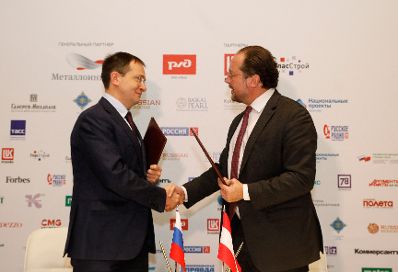 Am 16. November 2019 reiste Bundesminister Alexander Schallenberg (r.) anl&auml;sslich eines Arbeitsbesuchs nach Sankt Petersburg. Im Bild mit dem russischen Kulturminister Wladimir Rostislawowitsch Medinski (l.).