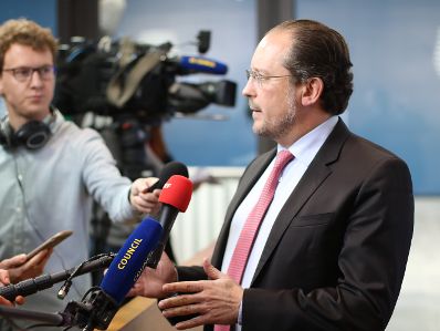 Am 19. November 2019 nahm Bundesminister Alexander Schallenberg (r.) am Rat f&uuml;r Allgemeine Angelegenheiten teil.