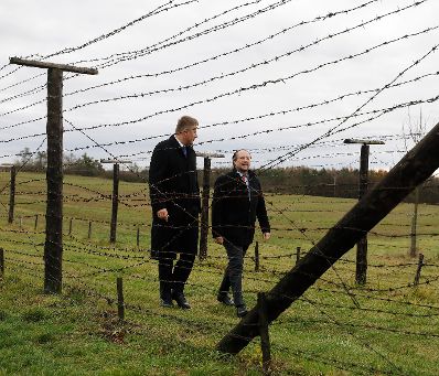 Am 29. November 2019 nahm Bundesminister Alexander Schallenberg (r.) an der Gedenkveranstaltung in Hardegg - Cizov Anl&auml;sslich des 30. Jahrestags des Falls des Eisernen Vorhangs zwischen &Ouml;sterreich und der ehemaligen Tschechoslowakei teil. Im Bild mit dem tschechischen Au&szlig;enminister Tomas Petricek (l.).
