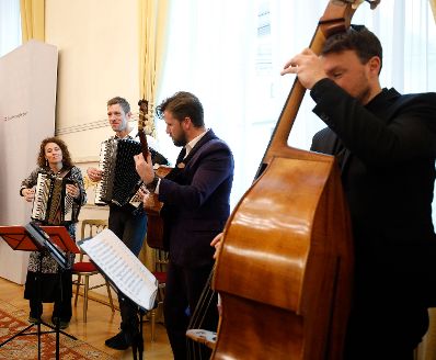 Am 6. Dezember 2019 nahm Bundesminister Alexander Schallenberg an der Verleihung der &quot;outstanding artist awards&quot; im Bundeskanzleramt teil.