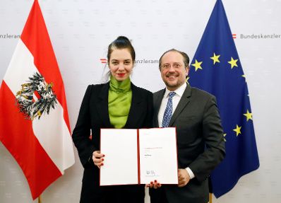 Am 6. Dezember 2019 nahm Bundesminister Alexander Schallenberg an der Verleihung der &quot;outstanding artist awards&quot; im Bundeskanzleramt teil.
