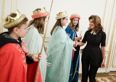 Am 1. J&auml;nner 2020 empfing Bundeskanzlerin Brigitte Bierlein (r.) und Bundesminister Alexander Schallenberg die Sternsinger.