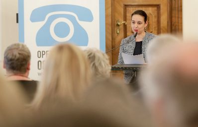 Am 19. September 2019 fand eine Buchpr&auml;sentation des Wei&szlig;en Rings &bdquo;Opfer von Partnergewalt in Kontakt mit Polizei und Justiz&ldquo; statt. Im Bild Bundesministerin Ines Stilling.