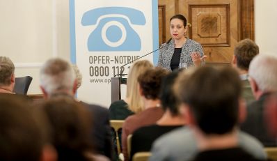 Am 19. September 2019 fand eine Buchpr&auml;sentation des Wei&szlig;en Rings &bdquo;Opfer von Partnergewalt in Kontakt mit Polizei und Justiz&ldquo; statt. Im Bild Bundesministerin Ines Stilling.