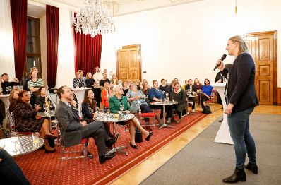 Am 9. Oktober 2019 wurde das Projekt &bdquo;Frauendom&auml;ne &ndash; Datenbank f&uuml;r Expertinnen unter dem Motto &bdquo;Jede Dom&auml;ne ist eine Frauendom&auml;ne&rdquo; auf Initiative von Hannah Zach und Sophie Rendl pr&auml;sentiert. Bundesministerin Ines Stilling er&ouml;ffnete die Veranstaltung.