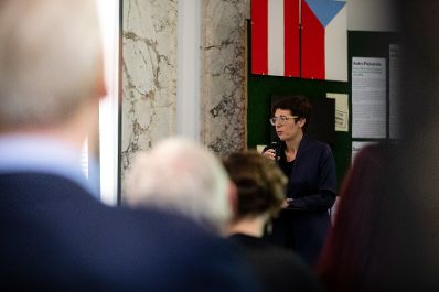 Am 16. Oktober 2019 er&ouml;ffnete Bundesministerin Ines Stilling die Pr&auml;sentation des Buches &bdquo;Das Massiv der Namen. Ein Denkmal f&uuml;r die &ouml;sterreichischen Opfer der Shoa in Maly Trostinec&ldquo; von Pia Sch&ouml;lnberger im Haus der Geschichte &Ouml;sterreichs. Im Bild Monika Sommer, Direktorin Haus der Geschichte.