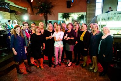 Am 17. Oktober 2019 war Bundesministerin Ines Stilling (4.v.r.) in der Frauenberatungsstelle Mostviertel in Amstetten zu Gast, wo das 30-j&auml;hrige Bestehen der Einrichtung gefeiert wurde.