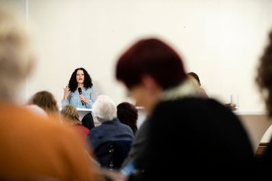 Am 22. Oktober 2019 er&ouml;ffnete Bundesministerin Ines Stilling den Expert*innen-Workshop zur Vorbereitung auf das 25-j&auml;hrige Jubil&auml;um der letzten Weltfrauenkonferenz in Peking &bdquo;Peking+25&ldquo;, in dem &uuml;ber innovative Ideen zur St&auml;rkung der Frauenrechte und Geschlechtergleichstellung diskutiert wird.