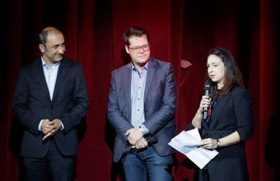 Am 22. Oktober 2019 er&ouml;ffnete Bundesministerin Ines Stilling die Schulvorstellung des Theaterst&uuml;cks "Kinderfressen leicht gemacht" anl&auml;sslich des 30-j&auml;hrigen Jubil&auml;ums der UN-Kinderrechtekonvention. Im Bild (v.l.n.r.) Ercan Nik Nafs, Kinder- und Jugendanwalt Wien, Stadtrat J&uuml;rgen Czernohorszky und Bundesministerin Ines Stilling.