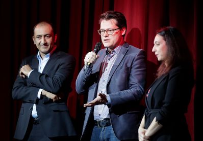 Am 22. Oktober 2019 er&ouml;ffnete Bundesministerin Ines Stilling (im Bild) die Schulvorstellung des Theaterst&uuml;cks "Kinderfressen leicht gemacht" anl&auml;sslich des 30-j&auml;hrigen Jubil&auml;ums der UN-Kinderrechtekonvention. Im Bild (v.l.n.r.) Ercan Nik Nafs, Kinder- und Jugendanwalt Wien, Stadtrat J&uuml;rgen Czernohorszky und Bundesministerin Ines Stilling.