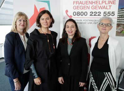 Am 24. Oktober 2019 er&ouml;ffnete Bundesministerin Ines Stilling die Jahrestagung der Autonomen &Ouml;sterreichischen Frauenh&auml;user. Im Bild (v.l.n.r.) Birgit Thaler-Haag, Vorsstandsvorsitzende Verein Autonome &Ouml;sterreichische Frauenh&auml;user, Silvia Angelo, Mitglied des Vorstandes &Ouml;BB Infrastruktur AG, Bundesministerin Ines Stilling, Maria R&ouml;sslhumer, Gesch&auml;ftsf&uuml;hrerin Verein Autonome &Ouml;sterreichische Frauenh&auml;user.