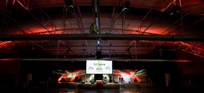 Am 26. Oktober 2019 er&ouml;ffnet Bundesministerin Ines Stilling die Benefizveranstaltung anl&auml;sslich des 20-j&auml;hrigen Bestehens des Vereins ZARA.