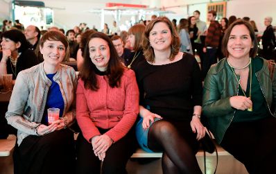 Am 26. Oktober 2019 er&ouml;ffnet Bundesministerin Ines Stilling die Benefizveranstaltung anl&auml;sslich des 20-j&auml;hrigen Bestehens des Vereins ZARA.