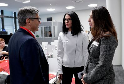 Am 28. Oktober 2019 nahm Bundesministerin Ines Stilling (r.) auf Einladung der &Ouml;BB Holding und der Gewerkschaft vida an der Er&ouml;ffnung &bdquo;Tackling the Challenge &ndash; Dialog zur Besch&auml;ftigungssituation von Frauen im Eisenbahnsektor&ldquo; im Rahmen des Europ&auml;ischen Bahndialogs teil.