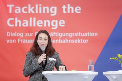 Am 28. Oktober 2019 nahm Bundesministerin Ines Stilling (im Bild) auf Einladung der &Ouml;BB Holding und der Gewerkschaft vida an der Er&ouml;ffnung &bdquo;Tackling the Challenge &ndash; Dialog zur Besch&auml;ftigungssituation von Frauen im Eisenbahnsektor&ldquo; im Rahmen des Europ&auml;ischen Bahndialogs teil.