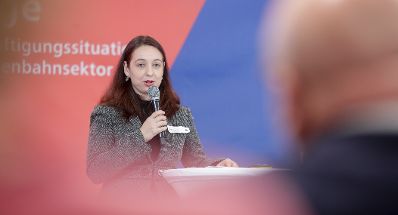 Am 28. Oktober 2019 nahm Bundesministerin Ines Stilling (im Bild) auf Einladung der &Ouml;BB Holding und der Gewerkschaft vida an der Er&ouml;ffnung &bdquo;Tackling the Challenge &ndash; Dialog zur Besch&auml;ftigungssituation von Frauen im Eisenbahnsektor&ldquo; im Rahmen des Europ&auml;ischen Bahndialogs teil.