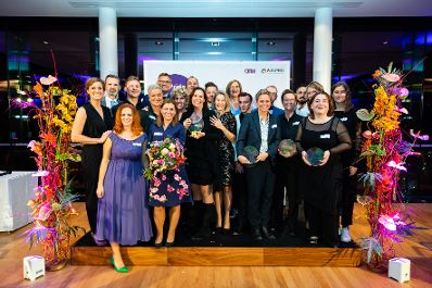 Am 7. November 2019 &uuml;berreichte Bundesministerin Ines Stilling im Rahmen der Verleihung des Meritus-Awards den Preis in der Kategorie Gro&szlig;betriebe an die Erste Group.