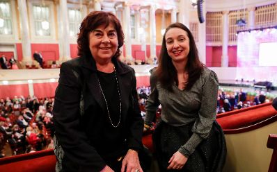 Am 7. November 2019 nahm Bundesministerin Ines Stilling an der Benefizgala &bdquo;Wider die Gewalt&ldquo; teil und &uuml;berreichte den Preis an den K&uuml;nstler Adel Tawil.