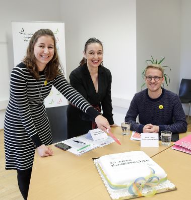 Am 14. November 2019 traf Bundesministerin Ines Stilling anl&auml;sslich des 30-j&auml;hrigen Jubil&auml;ums der UNO-Kinderrechtekonvention zu einem Austausch mit der Bundesjugendvertretung sowie dem Netzwerk Kinderrechte zusammen.