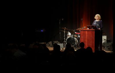 Anl&auml;sslich des bevorstehenden 30-j&auml;hrigen Jubil&auml;ums der UNO-Kinderrechtekonvention hat das Bundeskanzleramt einen Internationalen Kompositionswettbewerb unter dem Motto &bdquo;Sounds of Children`s Rights&ldquo; ausgeschrieben. Die preisgekr&ouml;nten Werke wurden im Rahmen des Konzerts &bdquo;Sounds of Children`s Rights&ldquo; uraufgef&uuml;hrt. Bundesministerin Ines Stilling er&ouml;ffnete die Veranstaltung. Im Bild die Rektorin der mdw, Ulrike Sych.