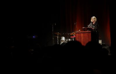 Anl&auml;sslich des bevorstehenden 30-j&auml;hrigen Jubil&auml;ums der UNO-Kinderrechtekonvention hat das Bundeskanzleramt einen Internationalen Kompositionswettbewerb unter dem Motto &bdquo;Sounds of Children`s Rights&ldquo; ausgeschrieben. Die preisgekr&ouml;nten Werke wurden im Rahmen des Konzerts &bdquo;Sounds of Children`s Rights&ldquo; uraufgef&uuml;hrt. Bundesministerin Ines Stilling er&ouml;ffnete die Veranstaltung. Im Bild die die Gesch&auml;ftsf&uuml;hrerin des &Ouml;sterreichischen Komitees f&uuml;r Unicef, Gudrun Berger.