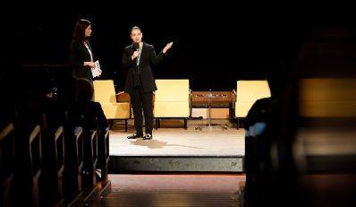 Bundesministerin Stilling er&ouml;ffnete am 17. November 2019 die Konferenz WIENERIN #aufstand im Wiener Radiokulturhaus.