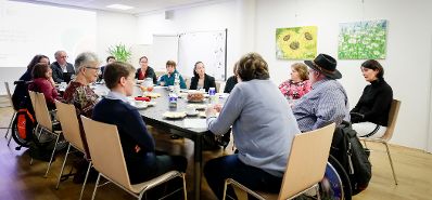 Am 20. November 2019 reiste Bundesministerin Ines Stilling anl&auml;sslich eines Bundesl&auml;ndertags nach Linz. Im Bild bei dem Besuch im Empowerment-Center des Kompetenznetzwerks Informationstechnologie zur F&ouml;rderung der Integration von Menschen mit Behinderung.