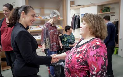 Am 20. November 2019 reiste Bundesministerin Ines Stilling anl&auml;sslich eines Bundesl&auml;ndertags nach Linz. Im Bild bei dem Besuch im Empowerment-Center des Kompetenznetzwerks Informationstechnologie zur F&ouml;rderung der Integration von Menschen mit Behinderung.
