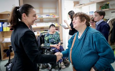 Am 20. November 2019 reiste Bundesministerin Ines Stilling anl&auml;sslich eines Bundesl&auml;ndertags nach Linz. Im Bild bei dem Besuch im Empowerment-Center des Kompetenznetzwerks Informationstechnologie zur F&ouml;rderung der Integration von Menschen mit Behinderung.