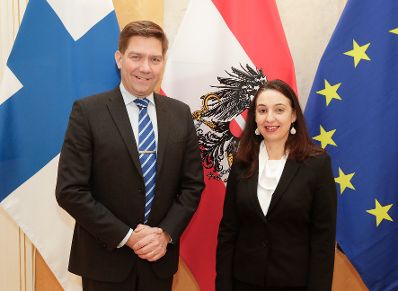 Am 21. November 2019 traf Bundesministerin Ines Stilling (r.) im Rahmen des EU-Ratsvorsitzes Finnlands mit Thomas Blomqvist (l.), Minister f&uuml;r nordische Zusammenarbeit und Gleichstellung der Republik Finnland, zu einem bilateralen Gespr&auml;ch zusammen.