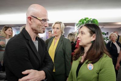 Am 25. November 2019 nahm Bundesministerin Ines Stilling (r.) an der Podiumsdiskussion anl&auml;sslich der &Ouml;sterreich-Premiere des Films &bdquo;Der Taucher&ldquo; teil. Im Bild mit dem Regisseur und Produzent G&uuml;nter Schwaiger (l.).