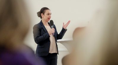 Bundesministerin Ines Stilling begr&uuml;&szlig;te am 27. November 2019 zur Pr&auml;sentation der Jubil&auml;umsausgabe der Zeitschrift frauen*solidarit&auml;t im Bundeskanzleramt.