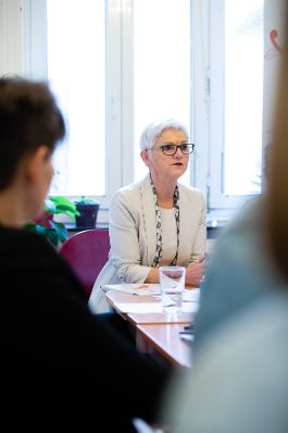 Am 23. Dezember 2019 besuchte Bundesministerin Ines Stilling die Frauenhelpline und bedankte sich bei der Leiterin Maria R&ouml;sslhumer (im Bild) und den Mitarbeiterinnen f&uuml;r ihren Einsatz im Interesse gewaltbetroffener Frauen und M&auml;dchen.