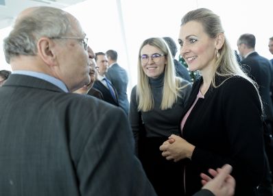 Am 13. J&auml;nner 2020 besuchte Bundesministerin Christine Aschbacher (r.) den Sozialpartnerschaftlichen Neujahrsempfang in der Wirtschaftskammer &Ouml;sterreich.