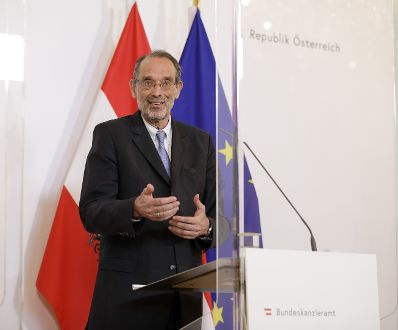 Am 9. April 2020 fand ein Pressestatement zu den Ma&szlig;nahmen gegen die Krise im Bundeskanzleramt statt. Im Bild Bildungsminister Heinz Fassmann.