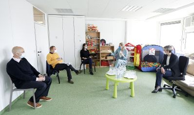 Am 14. Mai 2020 besuchte Bundesministerin Christine Aschbacher (m.r.) die Familienberatungsstelle des Wiener Familienbundes.