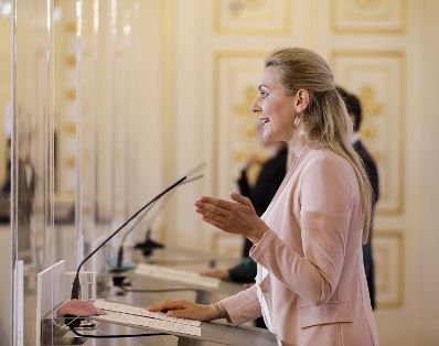 Am 26. Mai 2020 fand ein Pressestatement zu den Ma&szlig;nahmen gegen die Krise im Bundeskanzleramt statt. Im Bild Arbeitsministerin Christine Aschbacher.