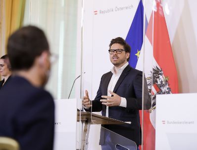 Am 26. Mai 2020 fand ein Pressestatement zu den Ma&szlig;nahmen gegen die Krise im Bundeskanzleramt statt. Im Bild Julian Breitenecker CFO und Co-Founder der Firma Schoolfox.