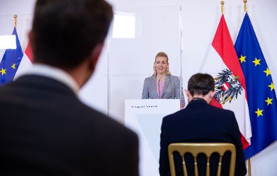 Am 9. Juni 2020 fand ein Pressestatement zu den Ma&szlig;nahmen gegen die Krise im Bundeskanzleramt statt. Im Bild Arbeitsministerin Christine Aschbacher.