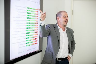 Am 30. Juni 2020 nahm Bundesministerin Christine Aschbacher an einem Pressegespr&auml;ch zum Thema &bdquo;Vereinbarkeit von Familie und Beruf&ldquo; teil.