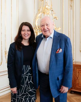 Am 21. Juni 2016 empfing Staatssekret&auml;rin Muna Duzdar (l.) den Pr&auml;sidenten des Pensionistenverbands &Ouml;sterreich Karl Blecha (r.) zu einem Gespr&auml;ch.