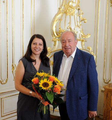Am 23. August 2016 empfing Staatssekret&auml;rin Muna Duzdar (l.) den Vorsitzenden der Gewerkschaft &Ouml;ffentlicher Dienst Fritz Neugebauer (r.) zu einem Gespr&auml;ch.