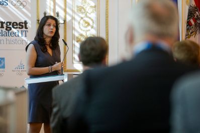 Am 8. September 2016 er&ouml;ffnet Staatssekret&auml;rin Muna Duzdar (im Bild) gemeinsam mit dem Direktor der Firma Atos, Gerald Gerstbauer, die Veranstaltung Sicherheitsforum.